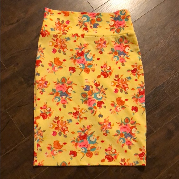 LuLaRoe Dresses & Skirts - Floral Cassie